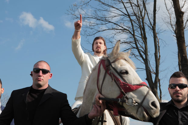 Белoм пали потписи